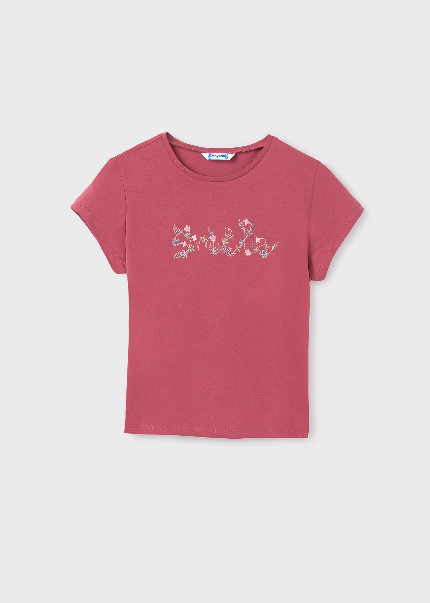 Camiseta com a frase bordada 