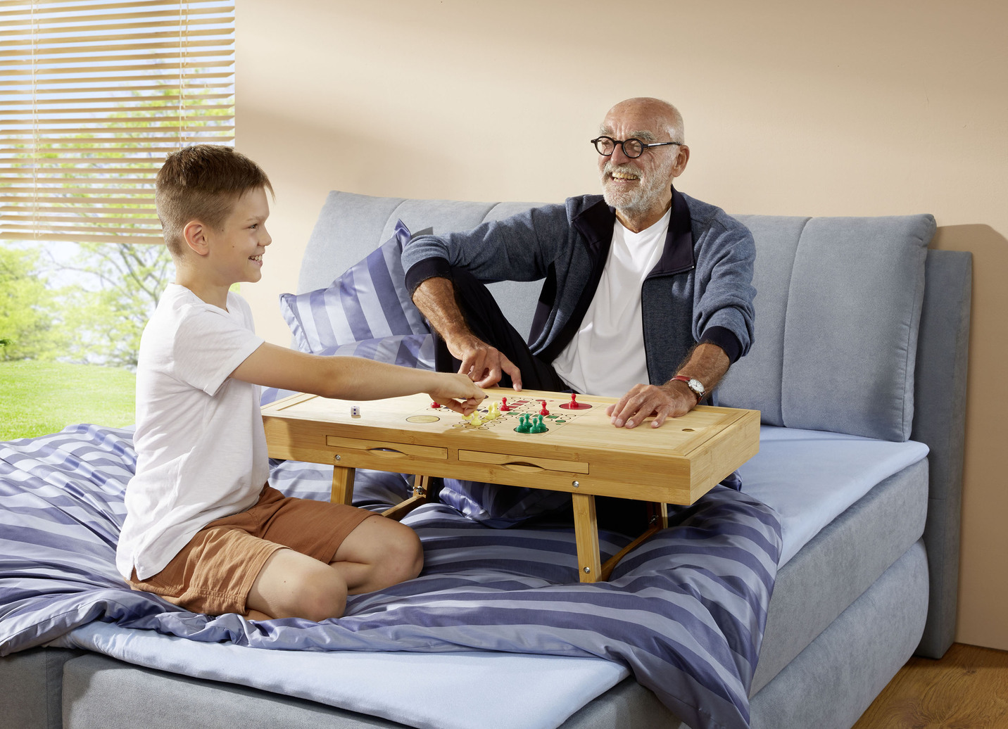 Spiel- und Puzzletisch für Puzzles mit bis zu 500 Teilen