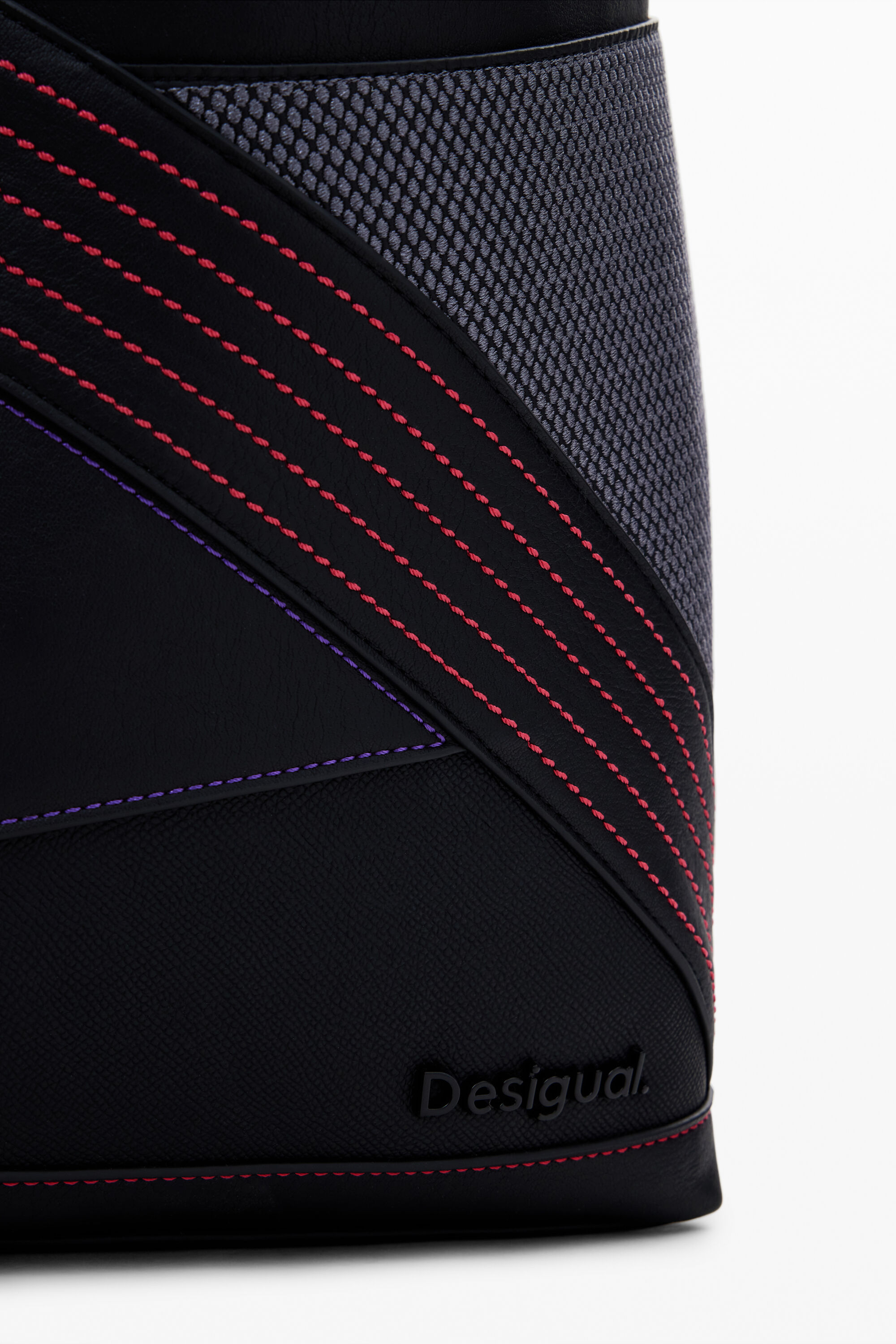 Mochila acolchoada com costuras, tamanho P