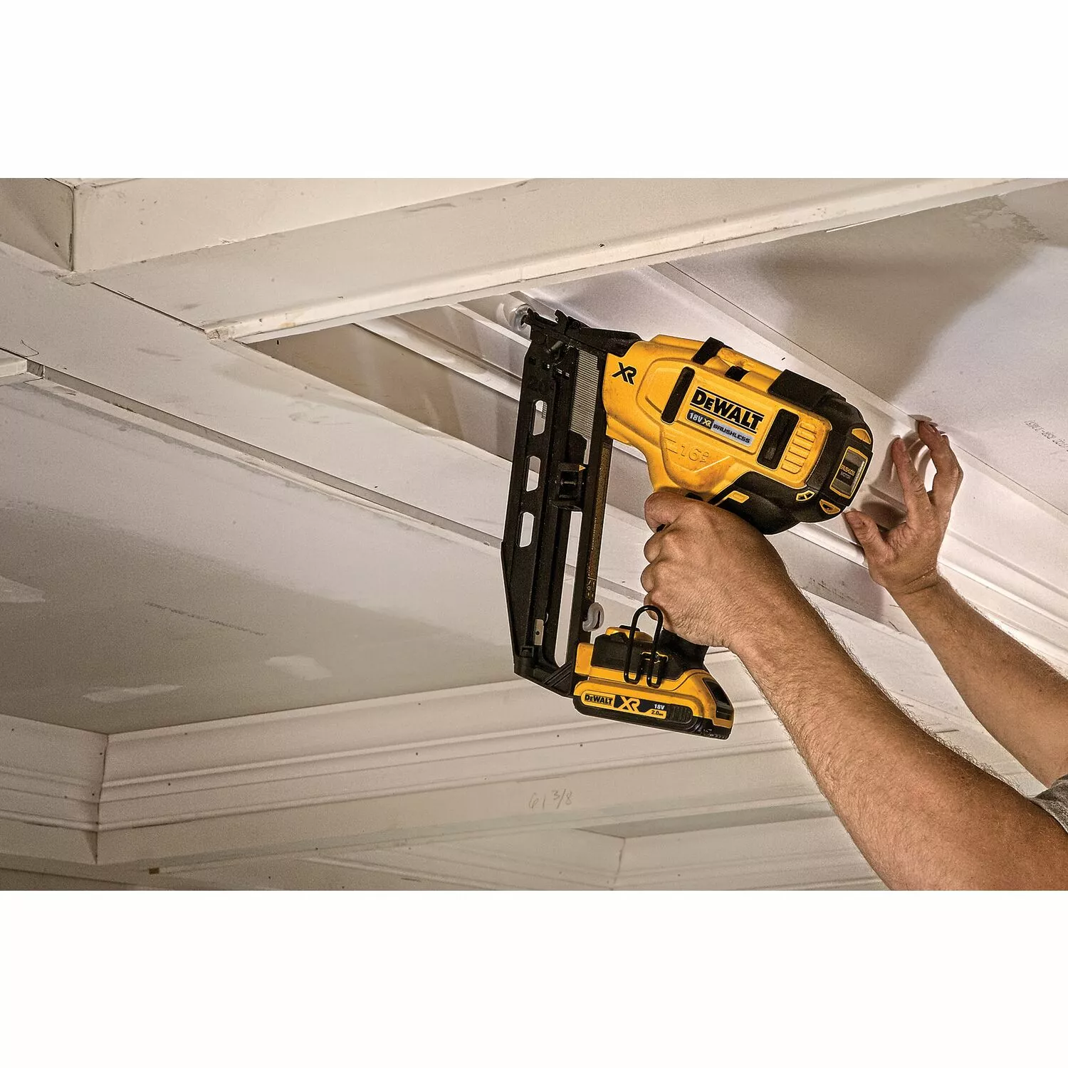 DeWALT DCN660P2 18V Li-Ion Accu afwerk tacker set (2x 5.0Ah accu) in koffer - 32-63mm - 16 Gauge - koolborstelloos