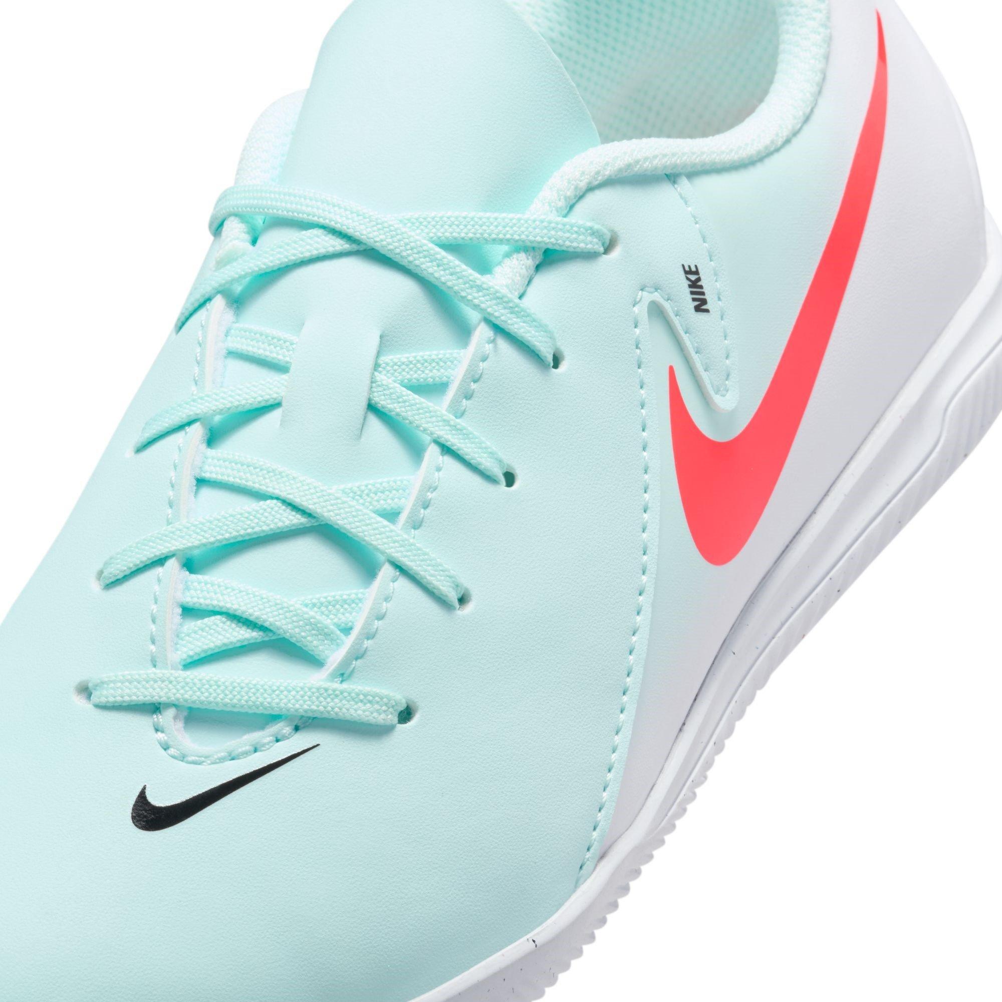 Nike Phantom GX 2 Club Juniors Indoor Court Football Boots.