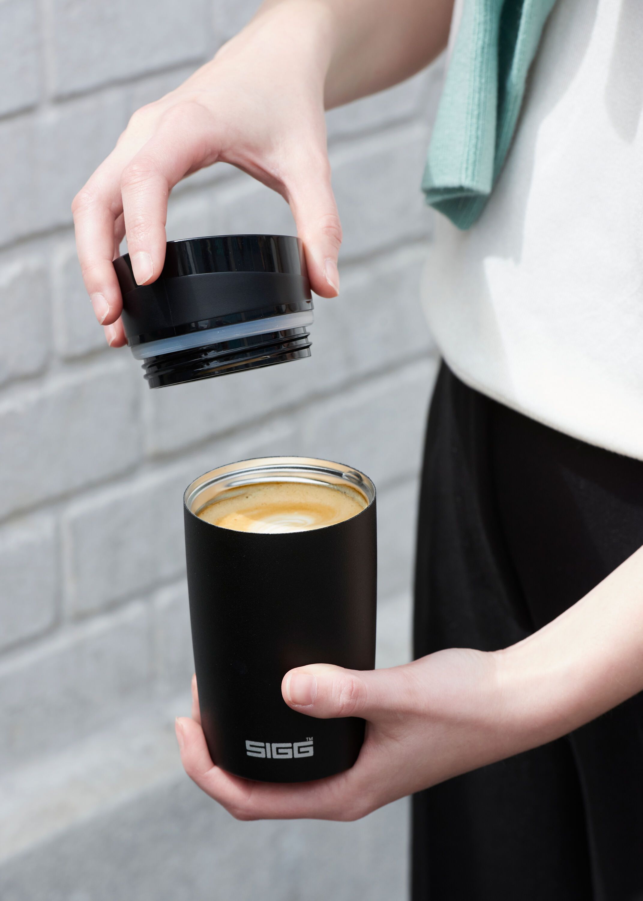 Sigg MIRACLE Kaffeebecher - Schwarz / H: 14.1 cm