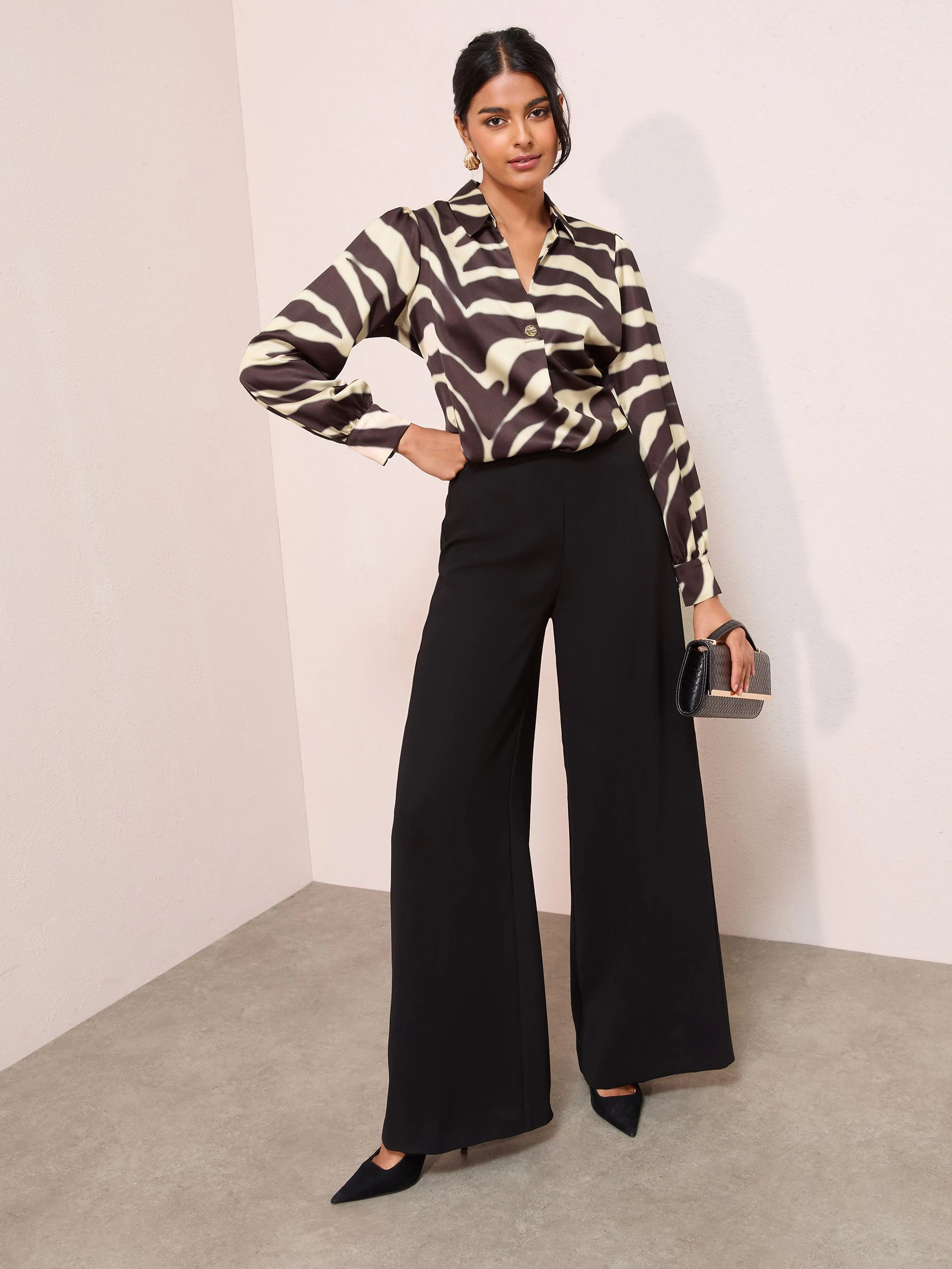 Bruin met zebraprint - Friends Like These Long Sleeve Button Detail Collared Blouse