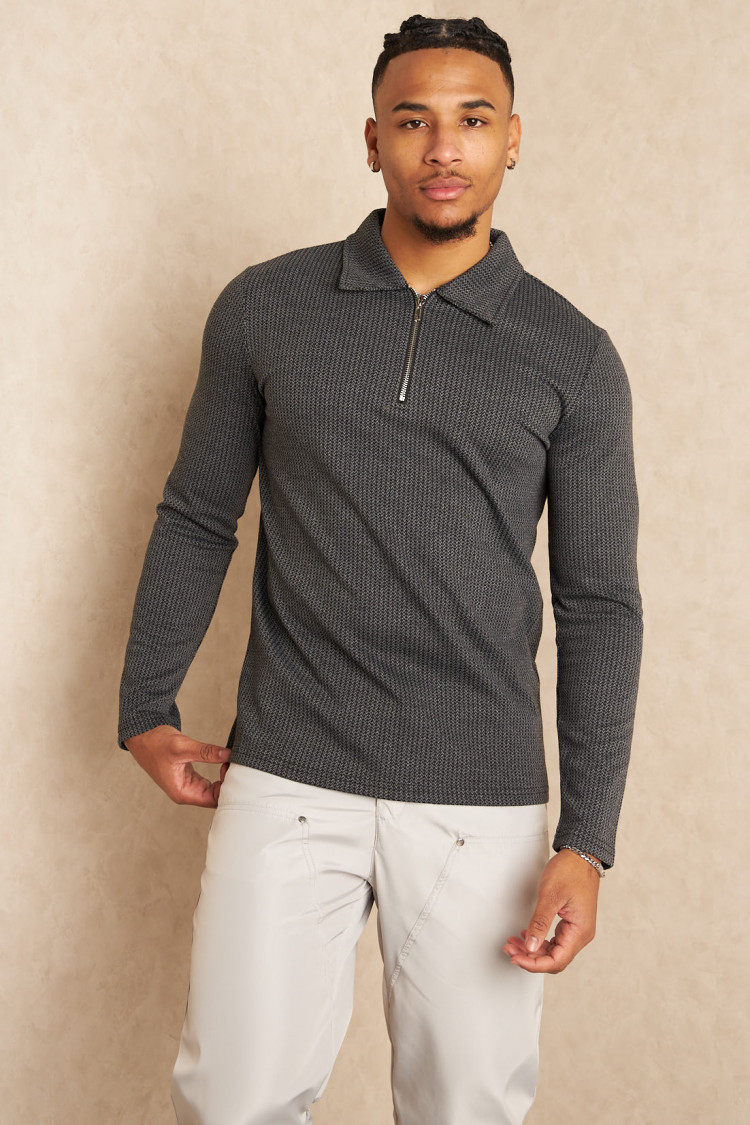 Pull à motif chevron noir et gris