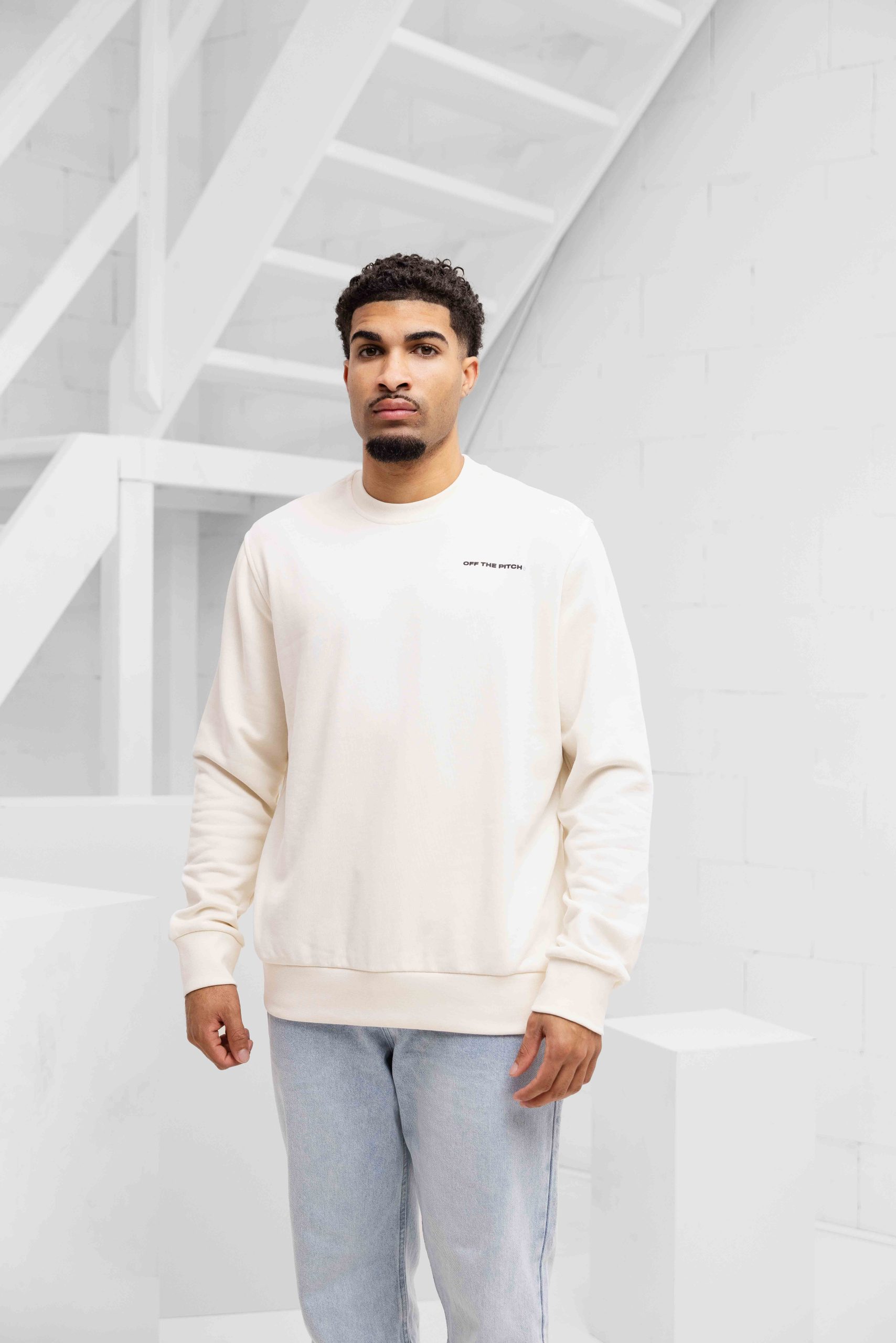 Off The Pitch World Crewneck Heren Gebroken Wit