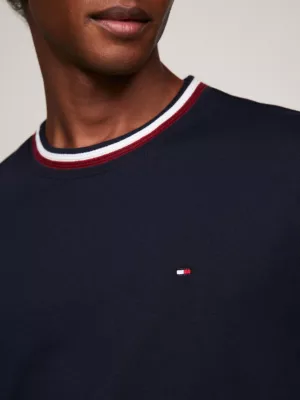 Camiseta de gola redonda com detalhes exclusivos