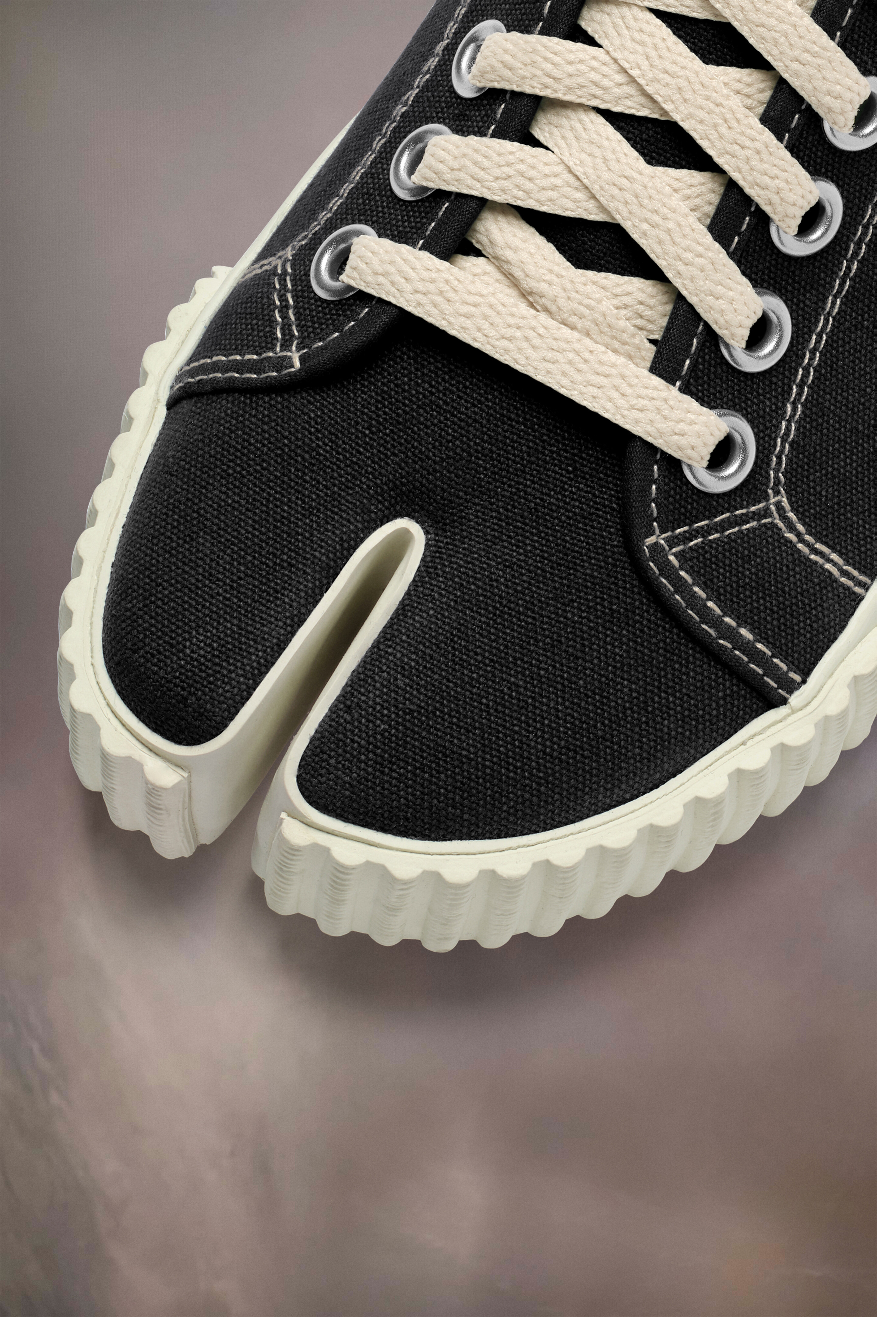 Baskets Tabi Noir avec Semelle Blanche Noir et Blanc