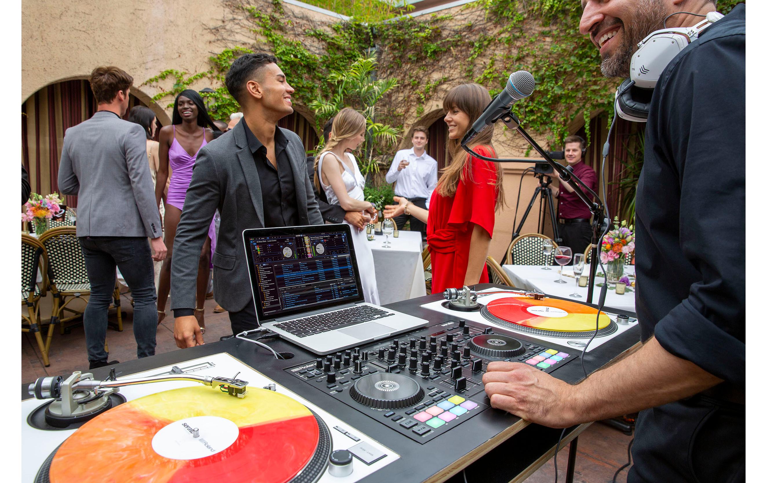 DJ-Controller DJ-707M<br>Für DJs, die mehr wollen, als nur Tracks zu mixen