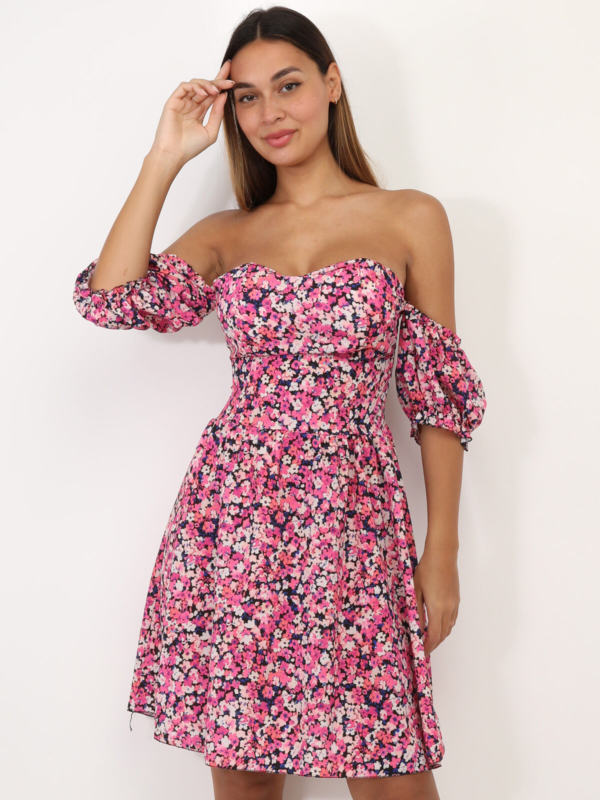 Robe bardot à fleurs et manches ballon- Noir et Rose