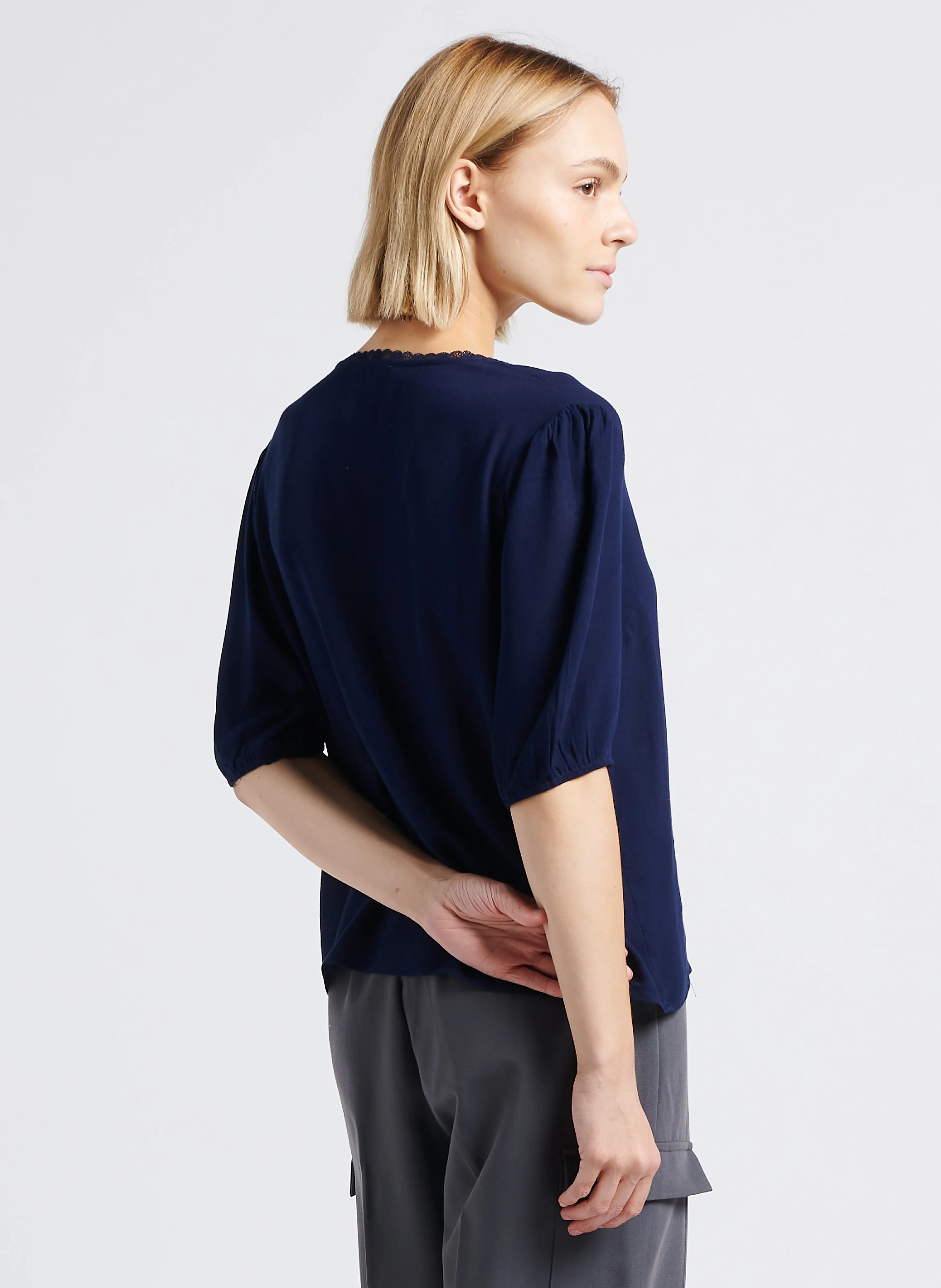 LUTIN - Top col V en dentelle| Bleu