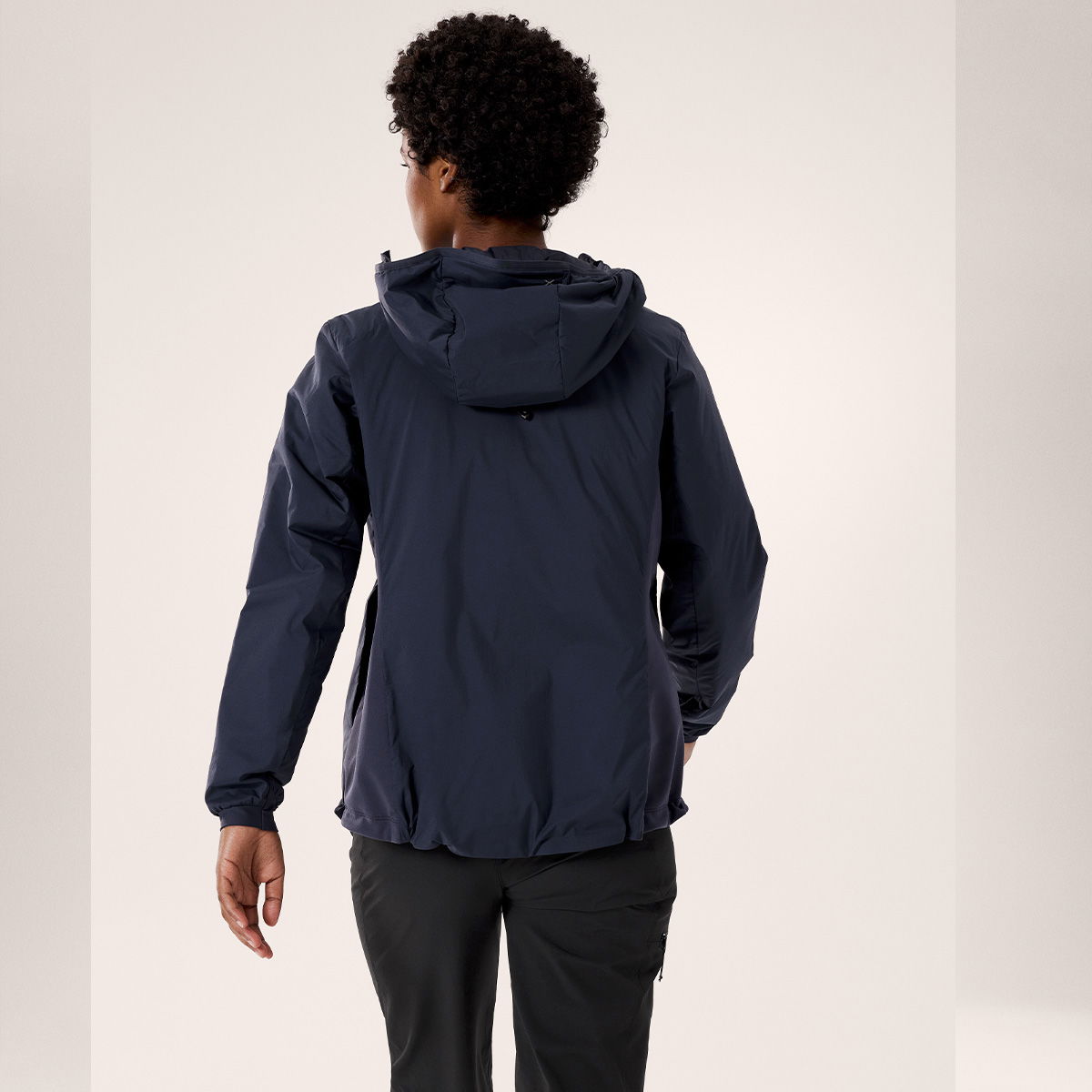 Arc'teryx Atom Hoody, dame (Black Sapphire) - Spejder Sport