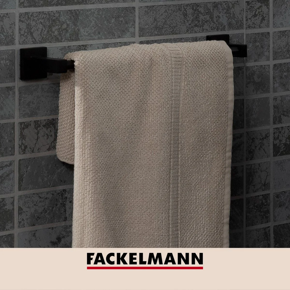 Porte serviette mural vertical noir mat New York Fackelmann