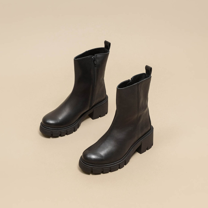 Bottines à talons et semelles crantées  en cuir noir