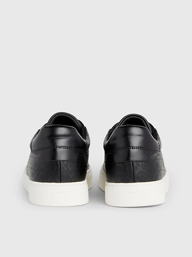 Sapatos sem cadarço com logotipo
