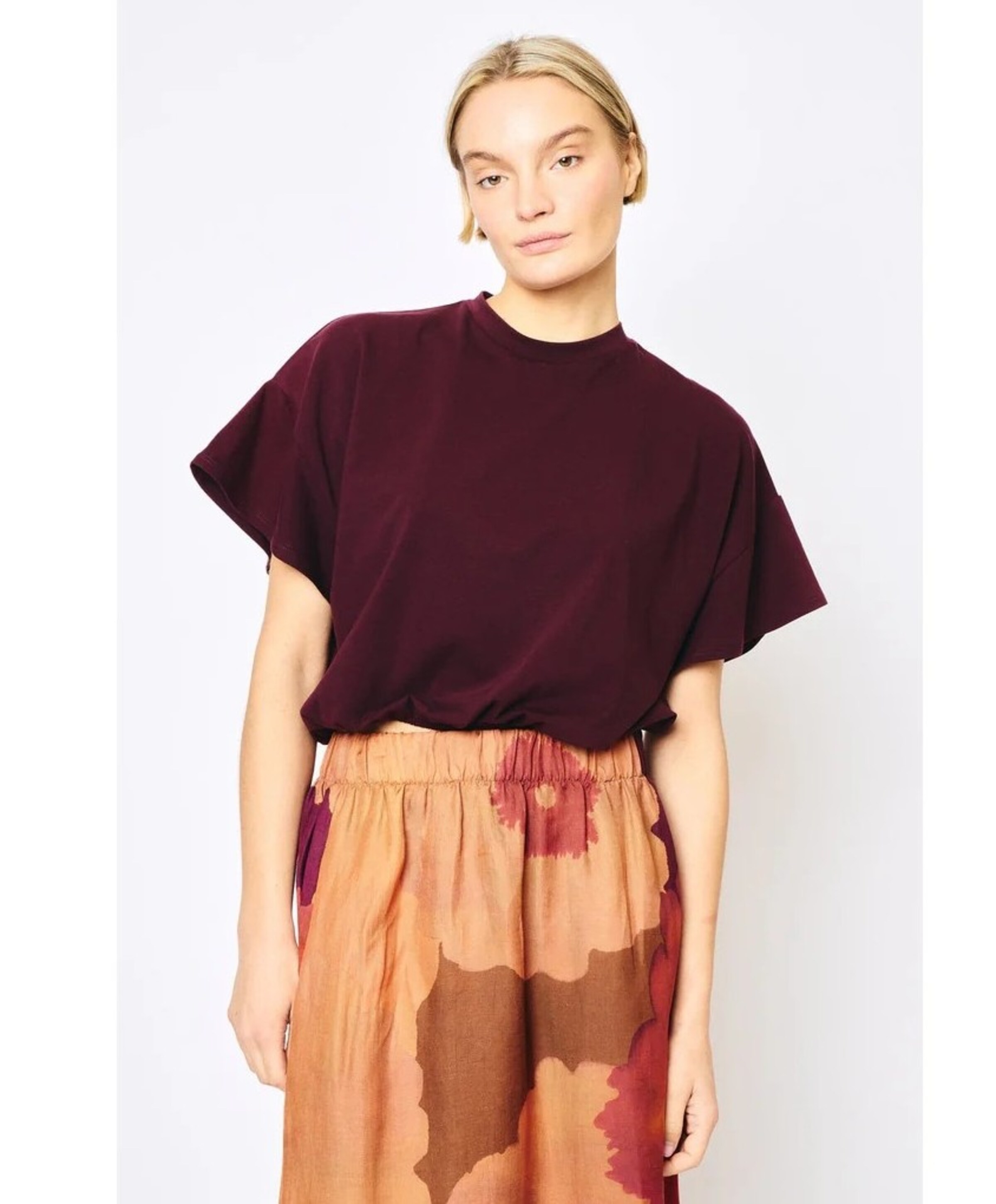 RE/BORN Antwerp Dames T-shirt bordeaux
