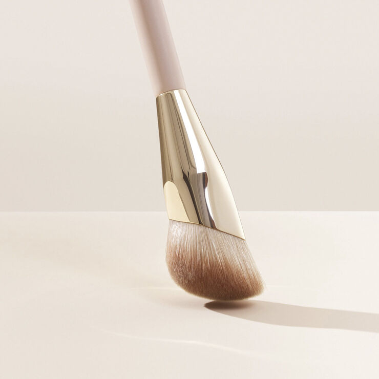 RARE BEAUTY Liquid Touch - Foundation Brush