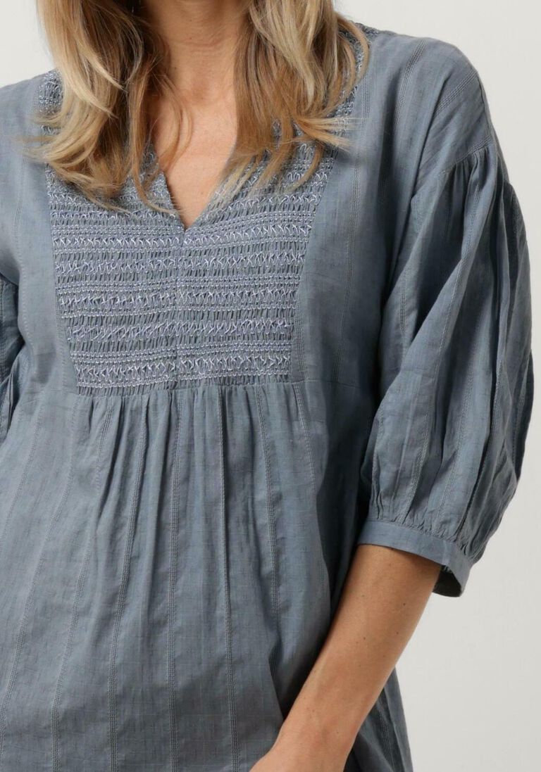 RUBY TUESDAY lichtblauwe ruby tuesday midi jurk sage long dress with v smock