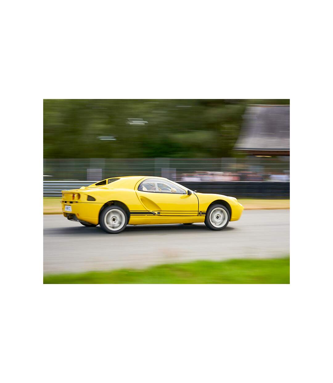 6 tours au volant d'une Ford Mustang et 2 tours de baptême à bord d'une berline Hommell à Lohéac - SMARTBOX - Coffret Cadeau Sport & Aventure