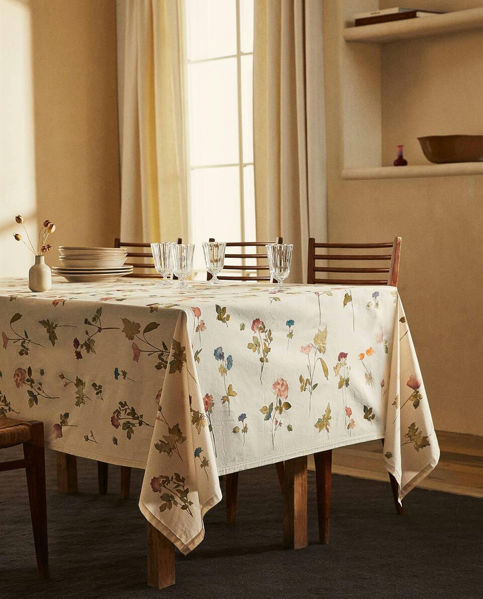 TOALHA DE MESA DE ALGODÃO COM ESTAMPA FLORAL