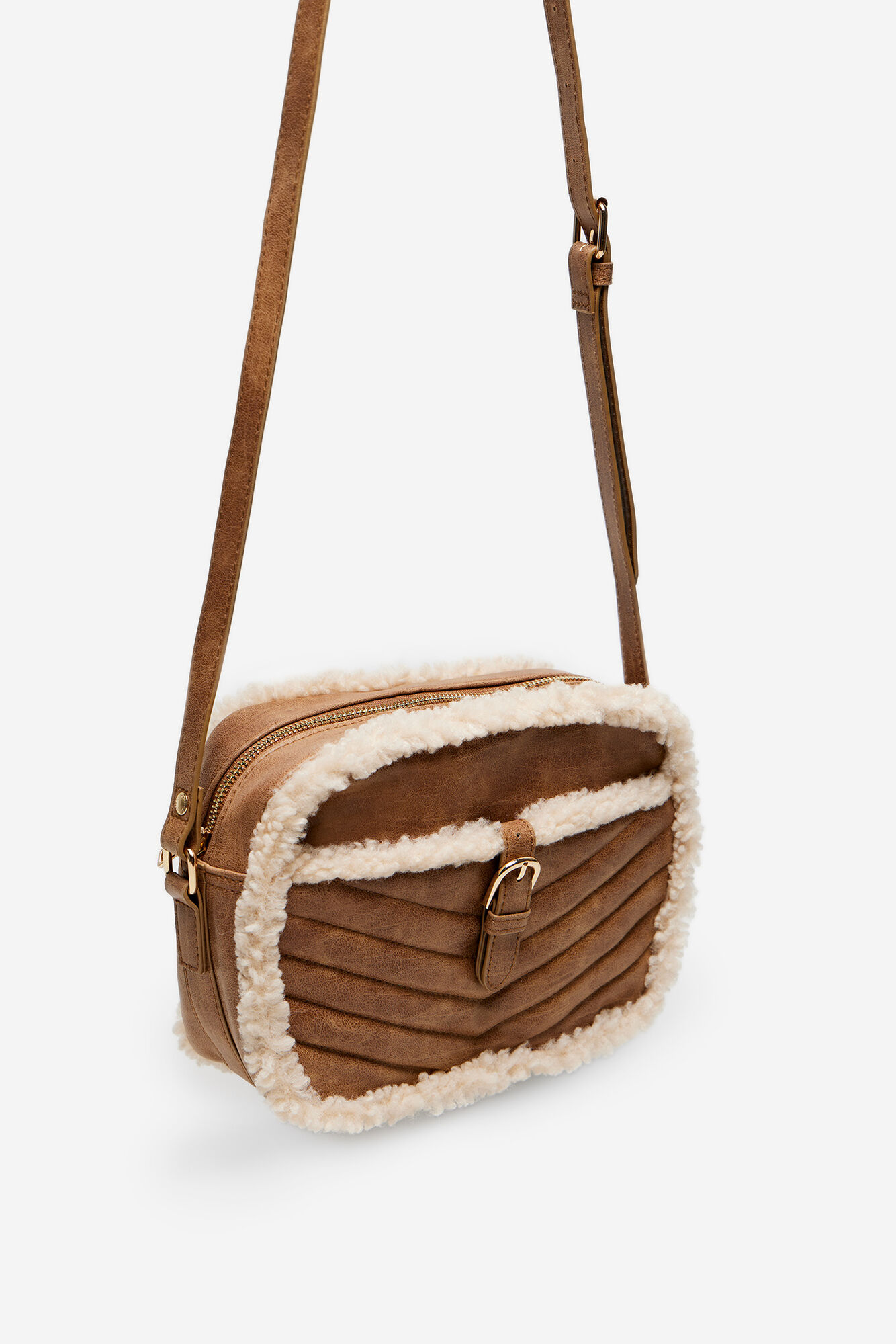 Bolsa de ombro em pele de carneiro