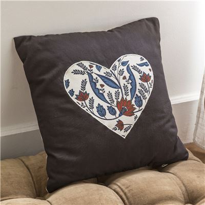 Coussin double face imprimé coeur et carreaux et coussin polochon à fleurs - BECQUET CRÉATION