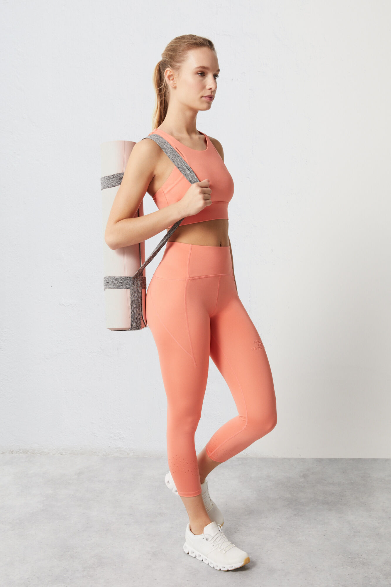 Sutiã esportivo Coral 4D Stretch com recortes - Vermelho