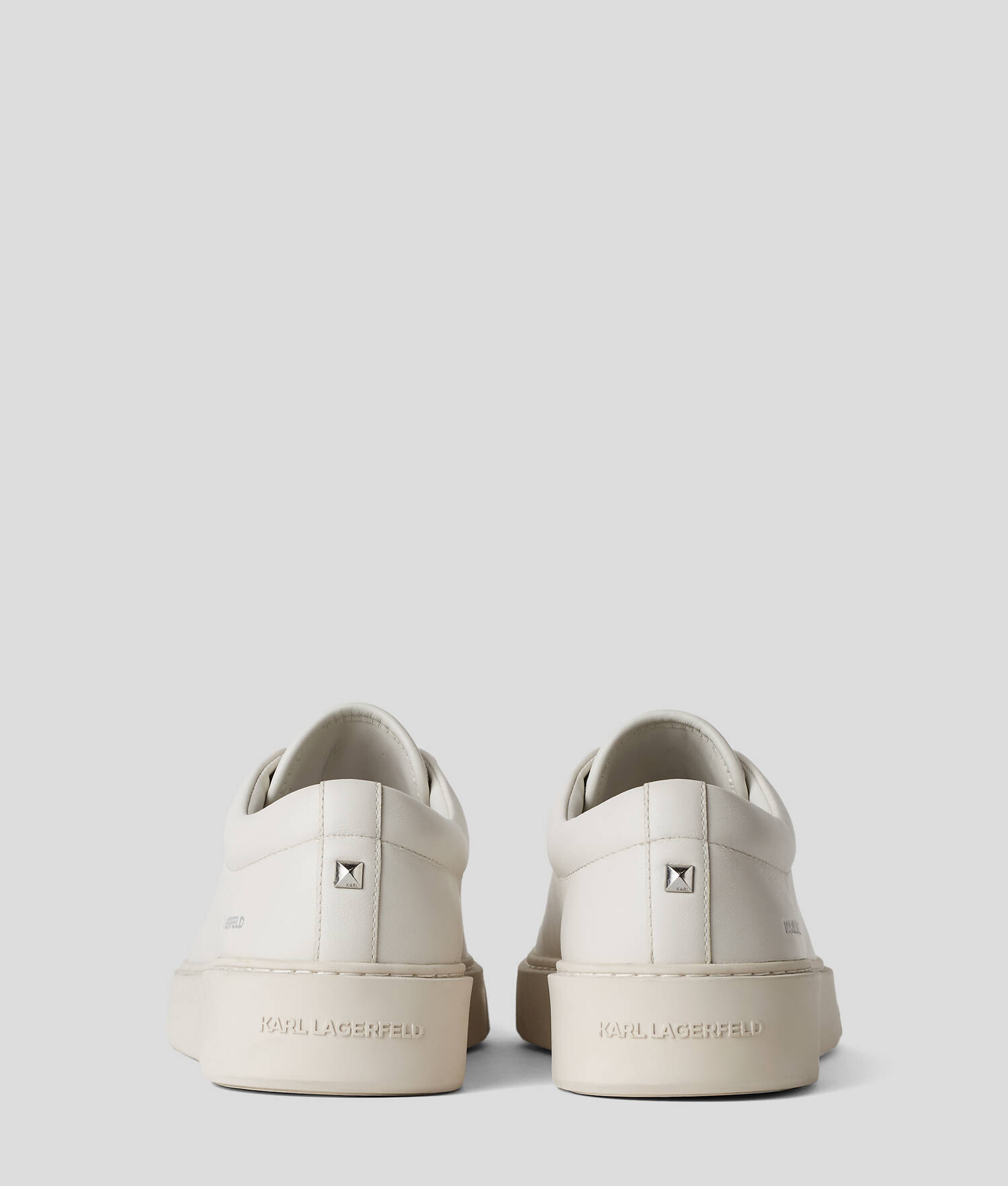 BASKETS EN CUIR BLANC CASSÉ
