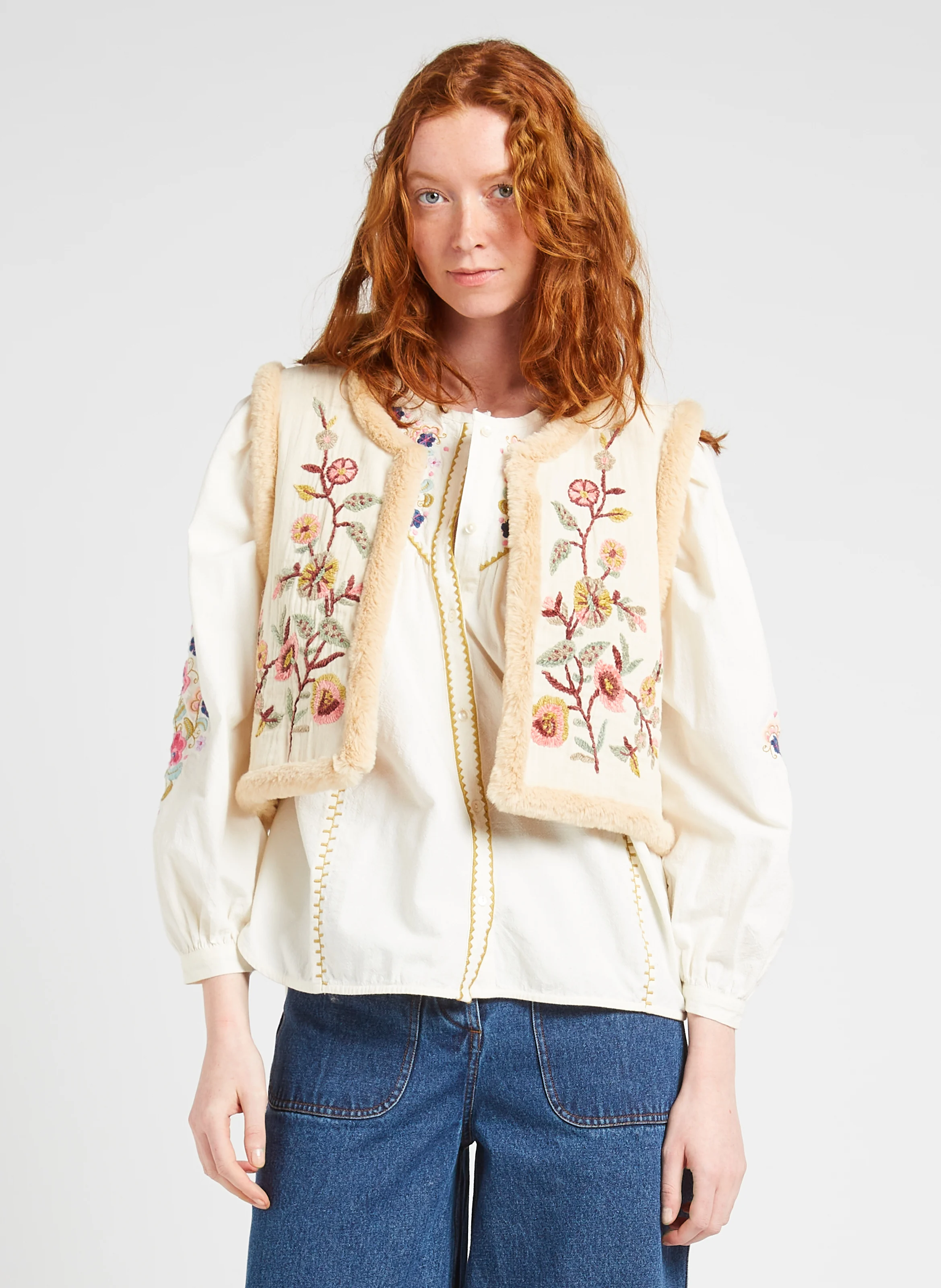 RENEE - Veste col rond brodée en coton bio | Beige