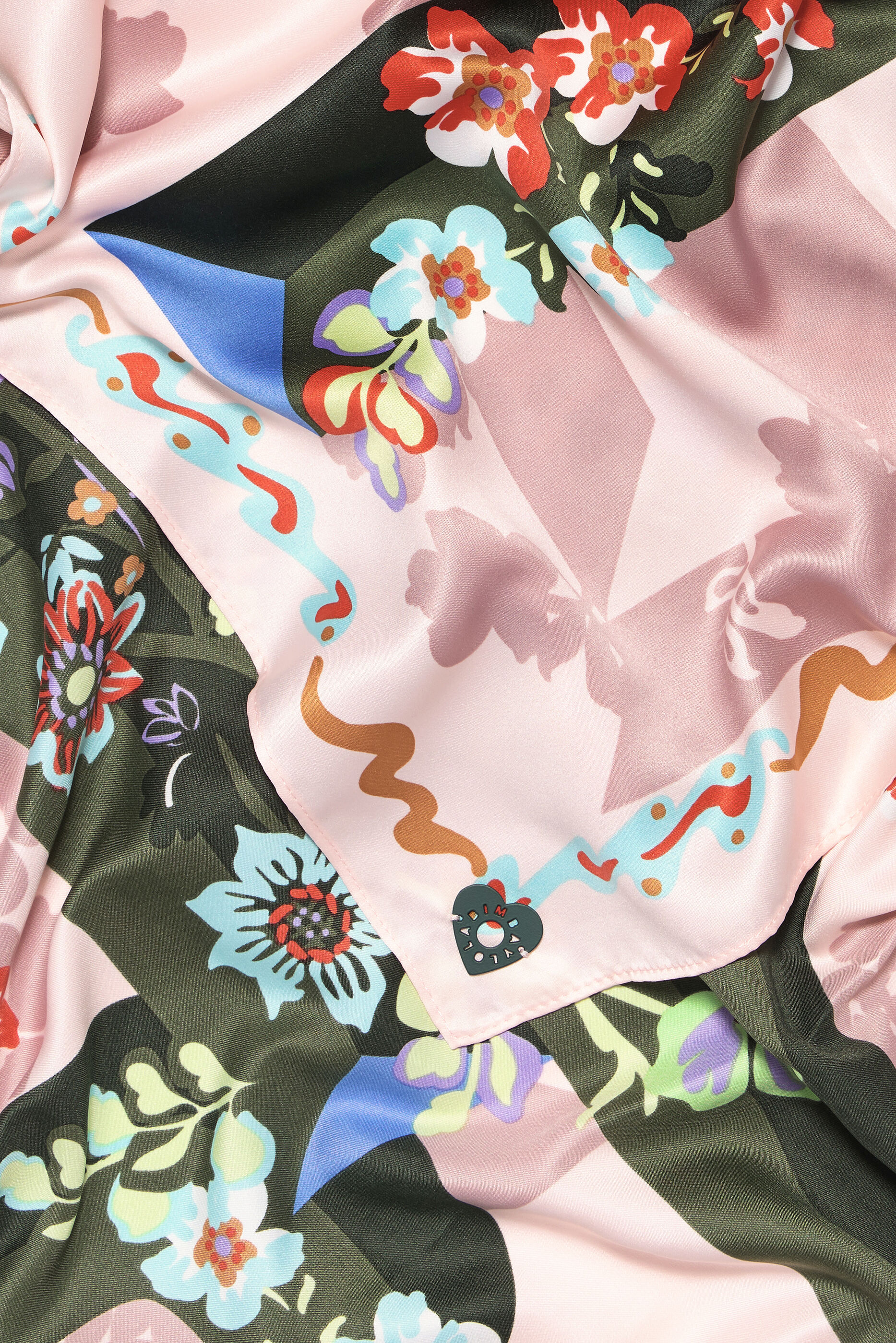 Lenço floral rosa com logotipo geométrico
