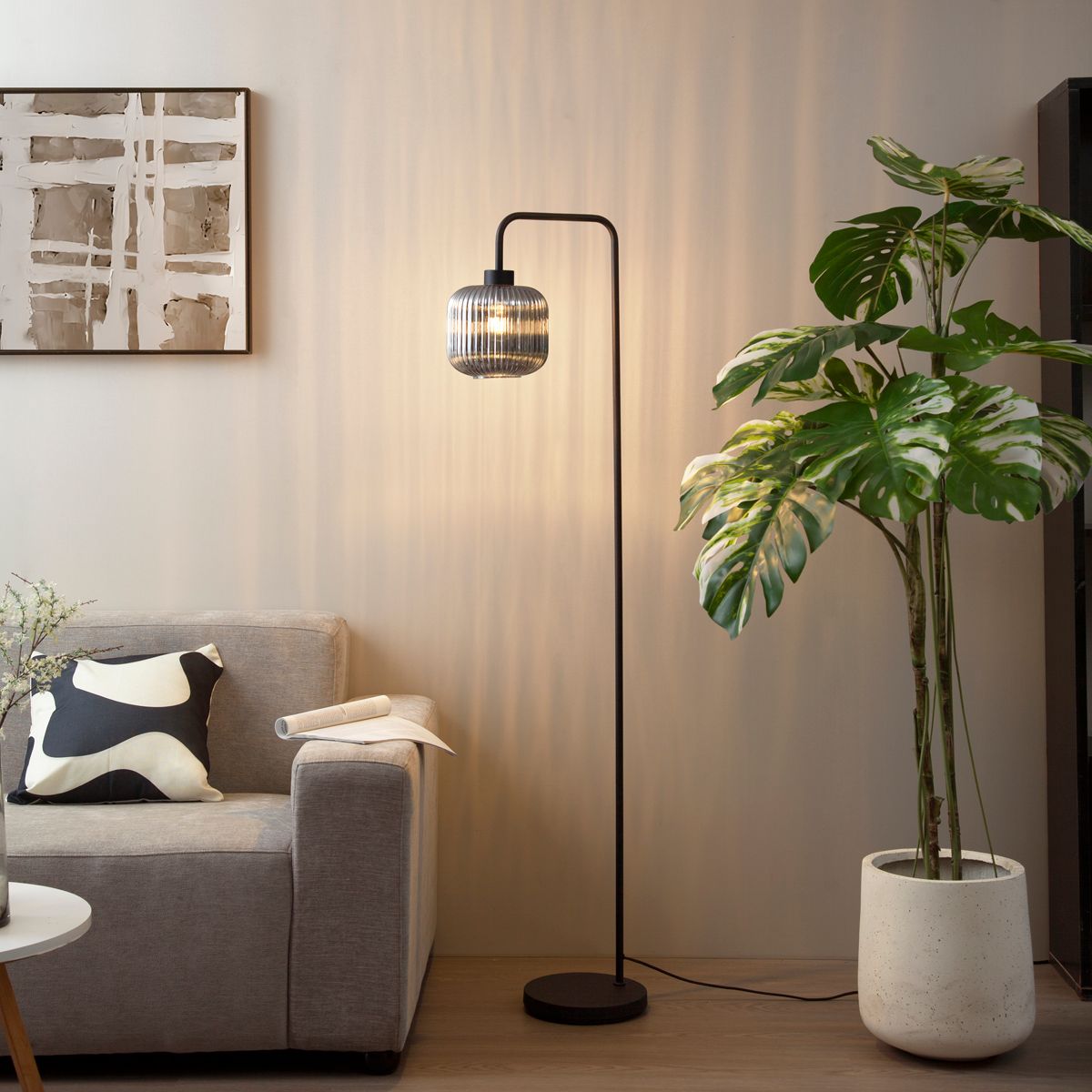 Design vloerlamp zwart met smoke glas - Ana