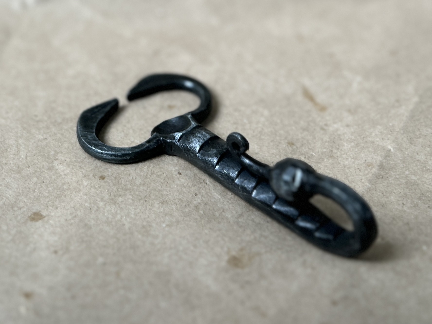 Flaschenöffner aus Eisen, anthrazit, H 9 cm, B 5 cm zu 14,50