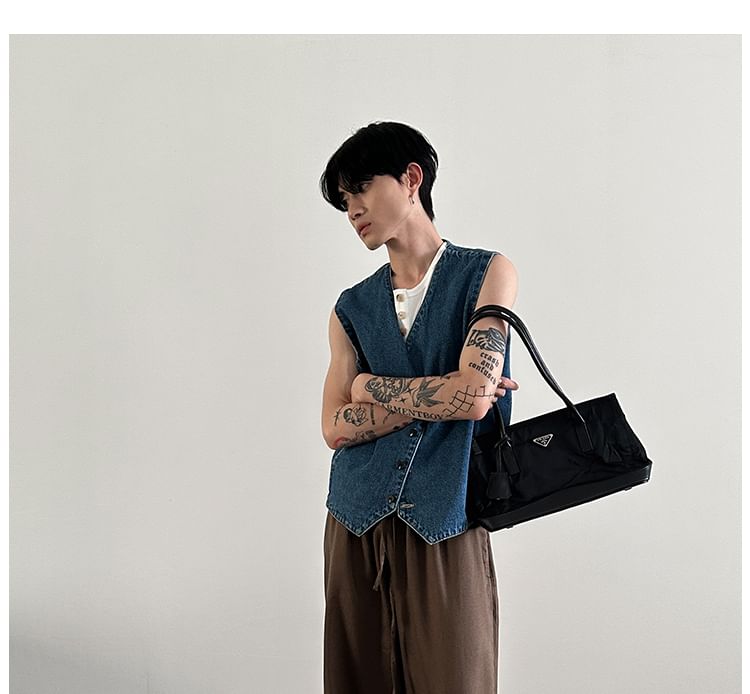 Nahagin - V-hals gewassen denim vest met knopen