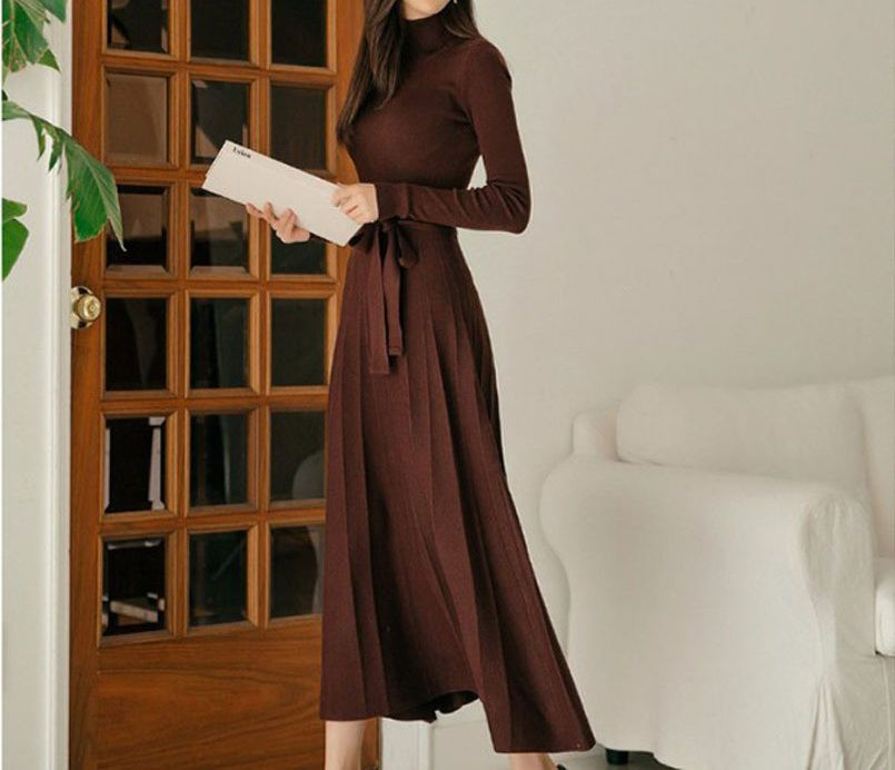 Yilda - Gebreide midi-jurk met lange mouwen en mock neck