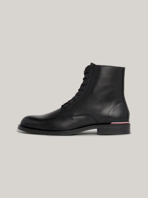 Botas de cano médio com cadarço em couro