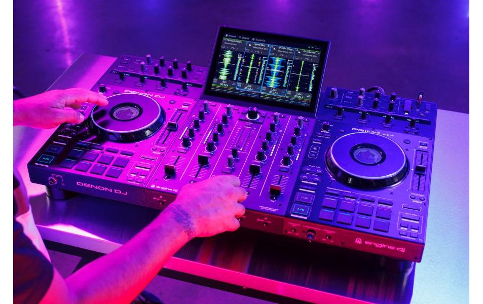DJ-Controller Prime 4+ Special Edition White<br>4-Deck Standalone-DJ-Controller mit Stems