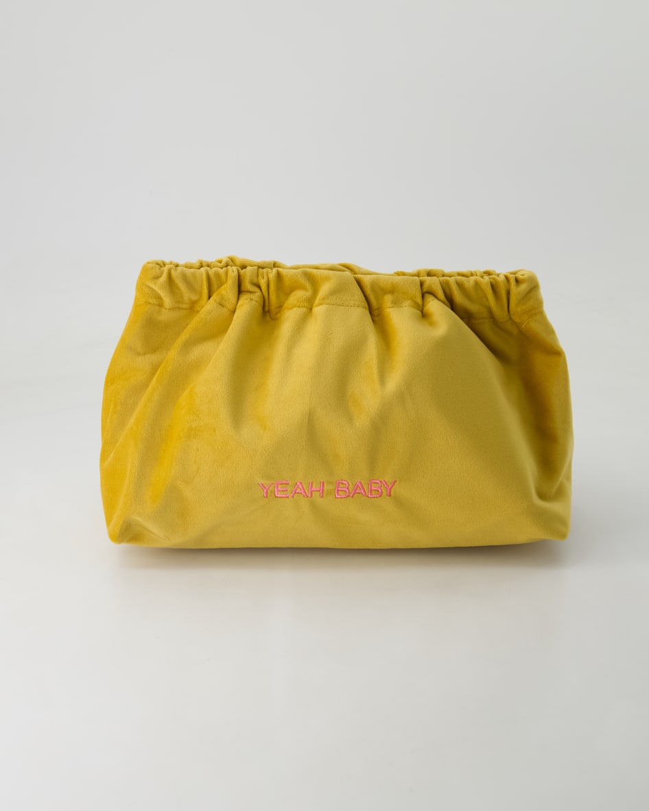 Sorbet Island Velvet Clutch Clutch in Gelb