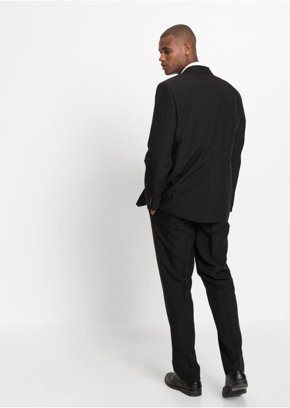 Costume 4 pièces : veste de costume, pantalon, chemise, cravate
