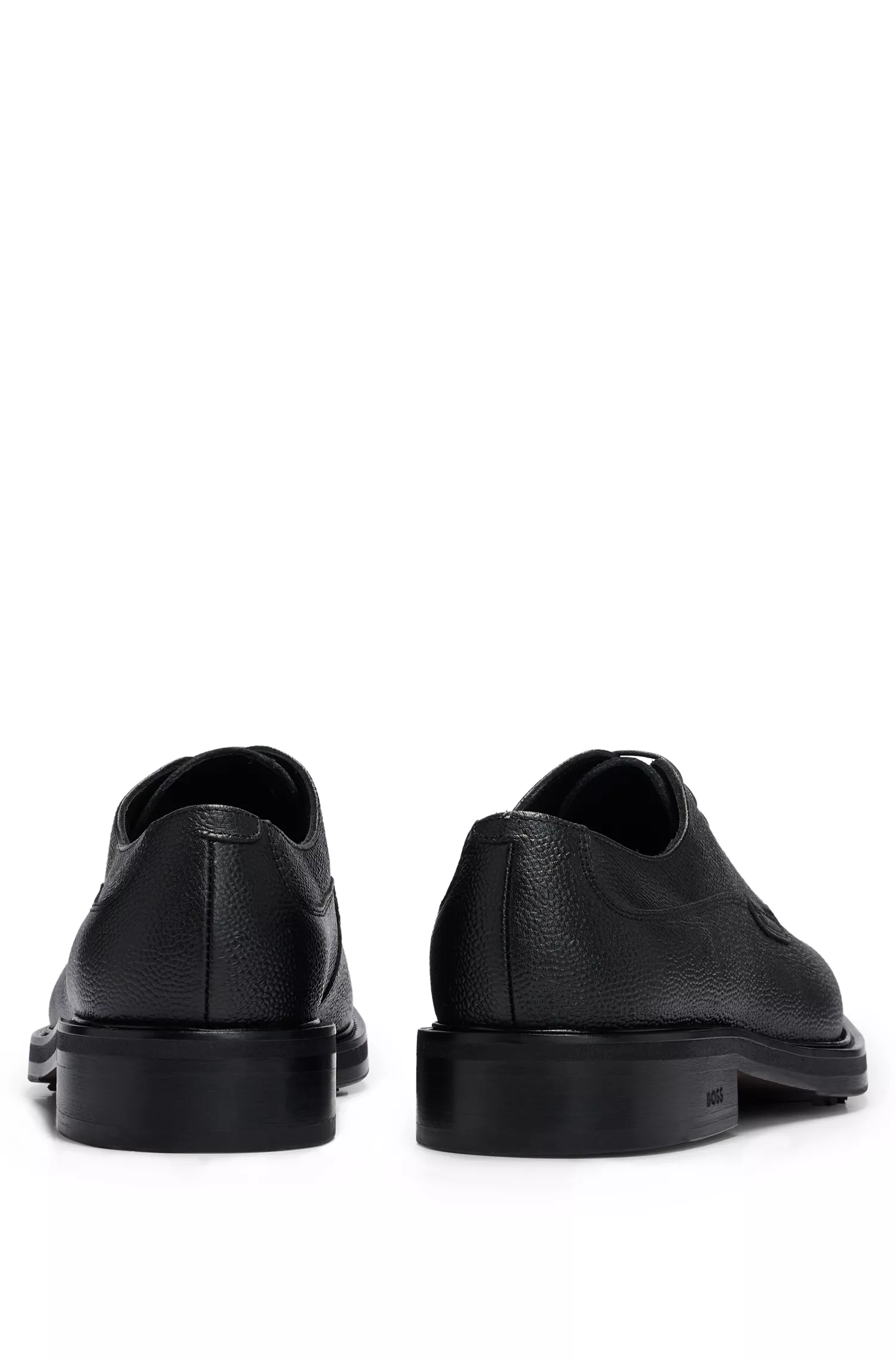 Sapatos Derby BOSS em couro granulado preto com palmilha acolchoada