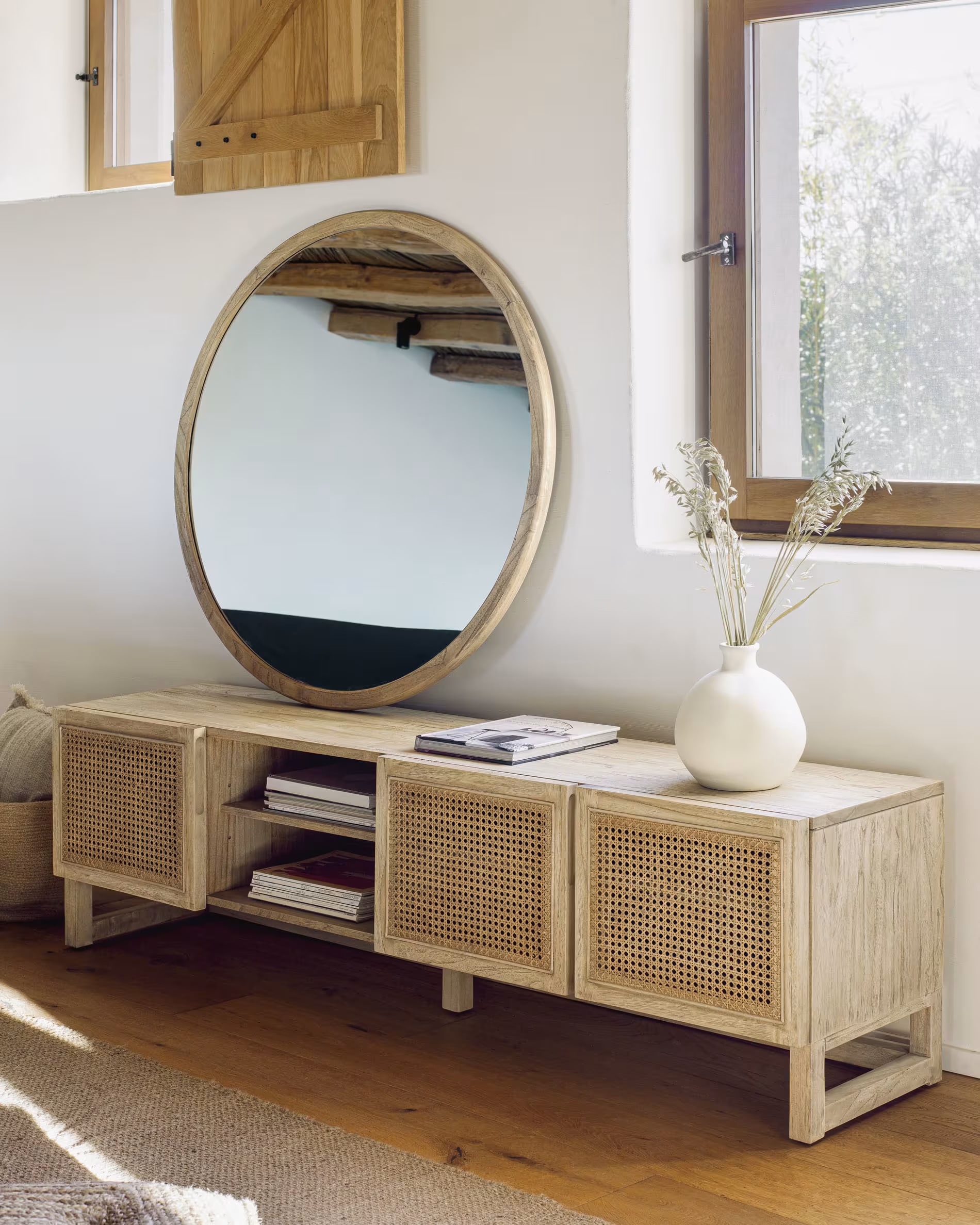 Kave Home Lowboard REXIT Zedrachholz massiv/Rattan 180 x 50 cm