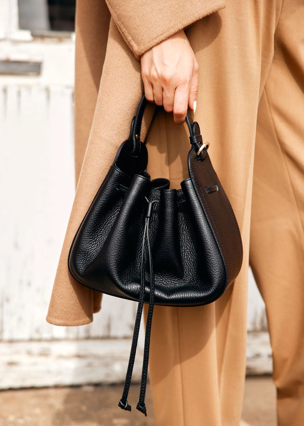 MINI SEAU LEONIE CUIR NOIR
