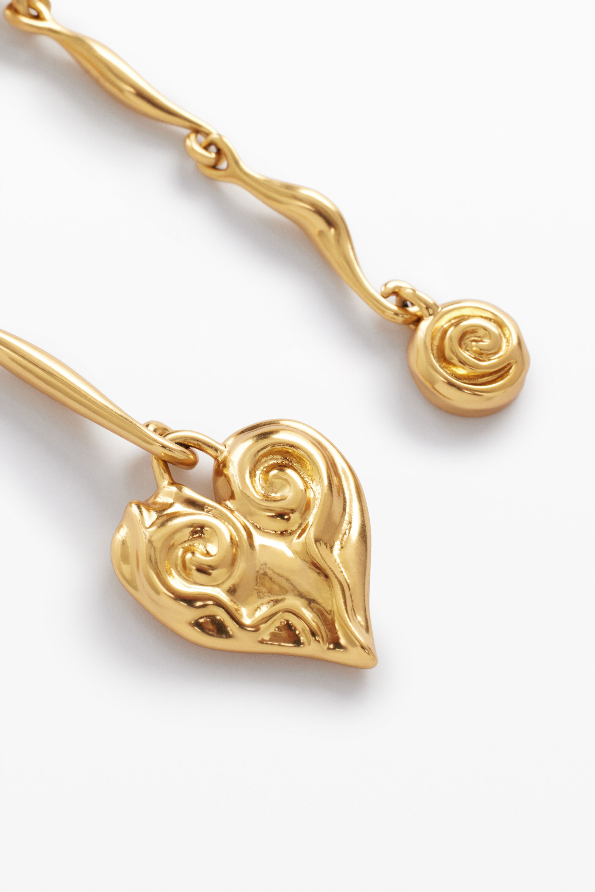Brincos assimétricos banhados a ouro da Zalio