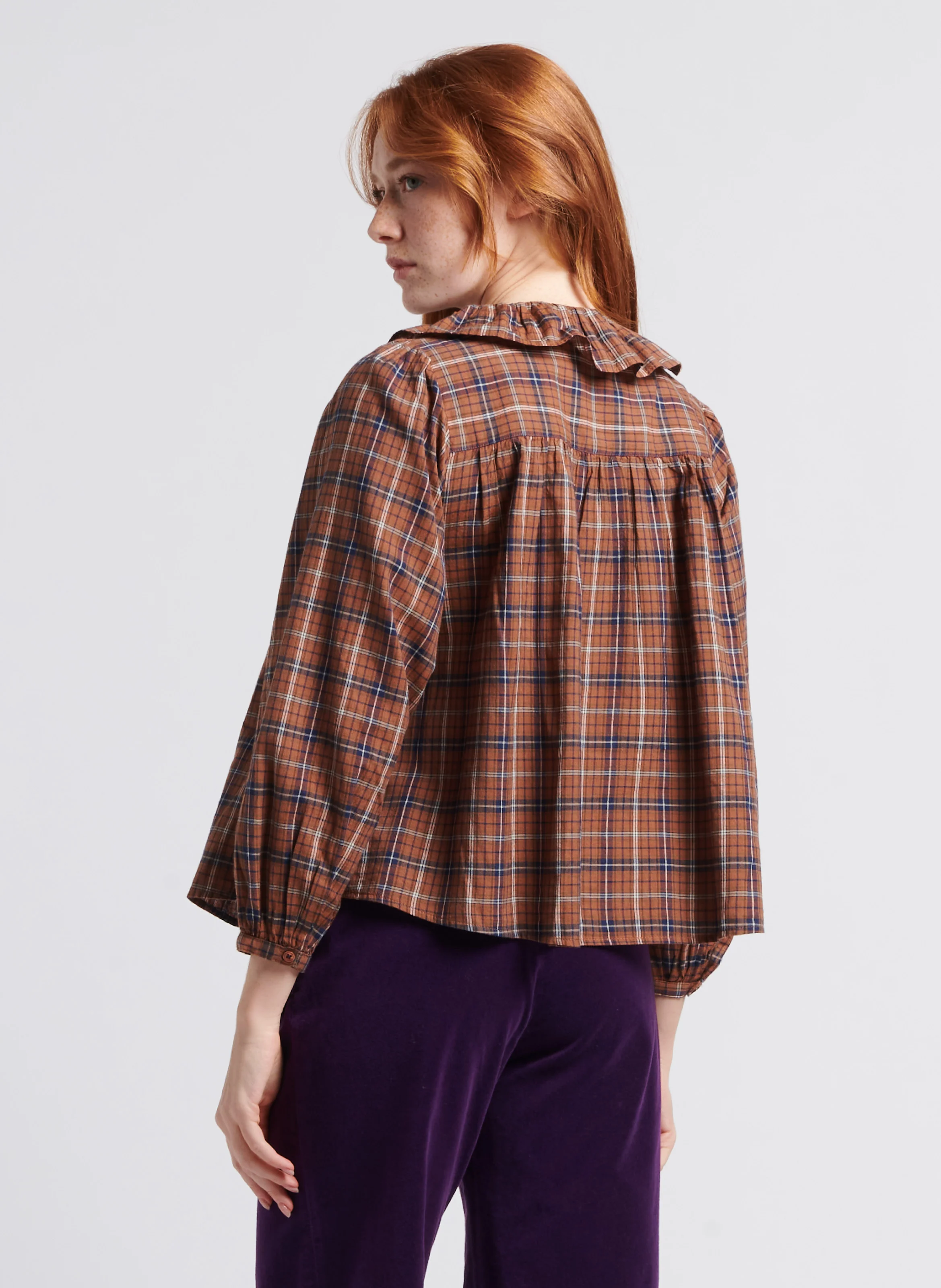NAPLES - Blouse col rond volanté à carreaux en coton | Marron