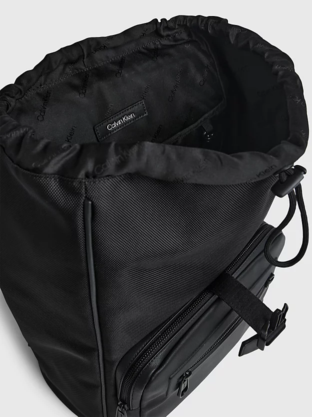 Mochila com aba