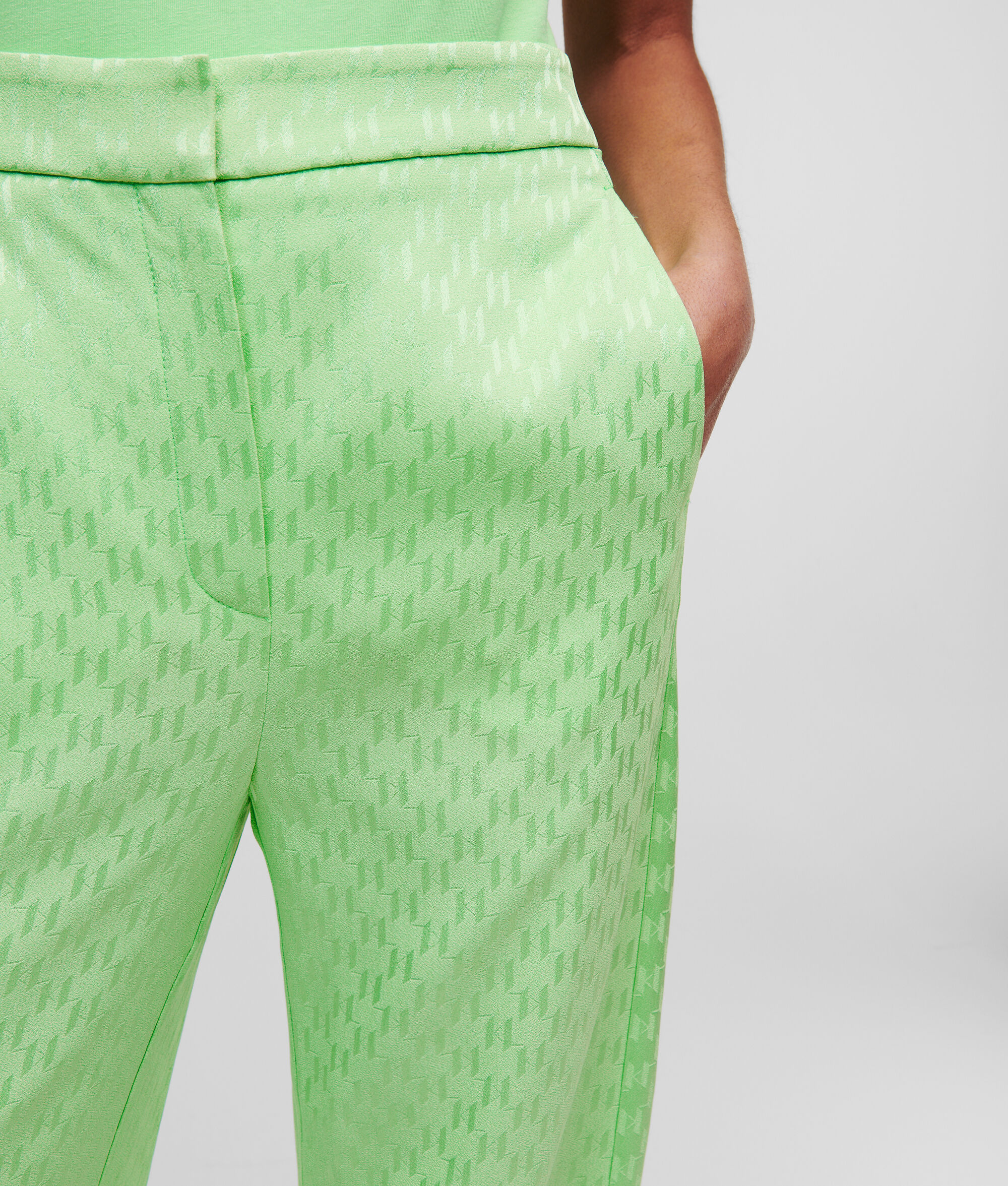 PANTALON KL MONOGRAM SÉLECTIONNÉ PAR HUN KIM