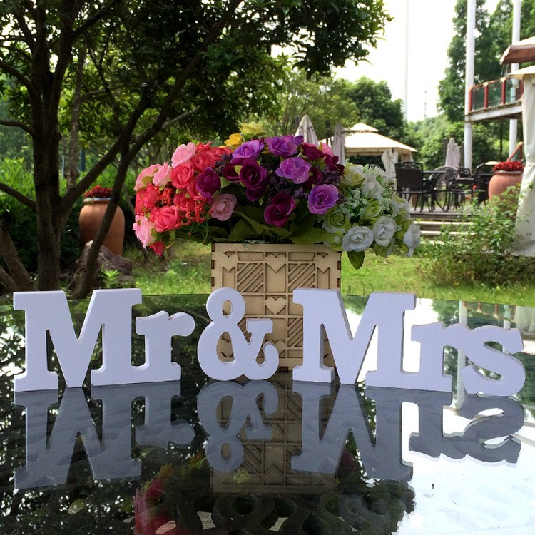 (3-tlg. Set) Buchstaben Deko Aufsteller Mr & Mrs Hochzeits Tischdekoration - Weiss