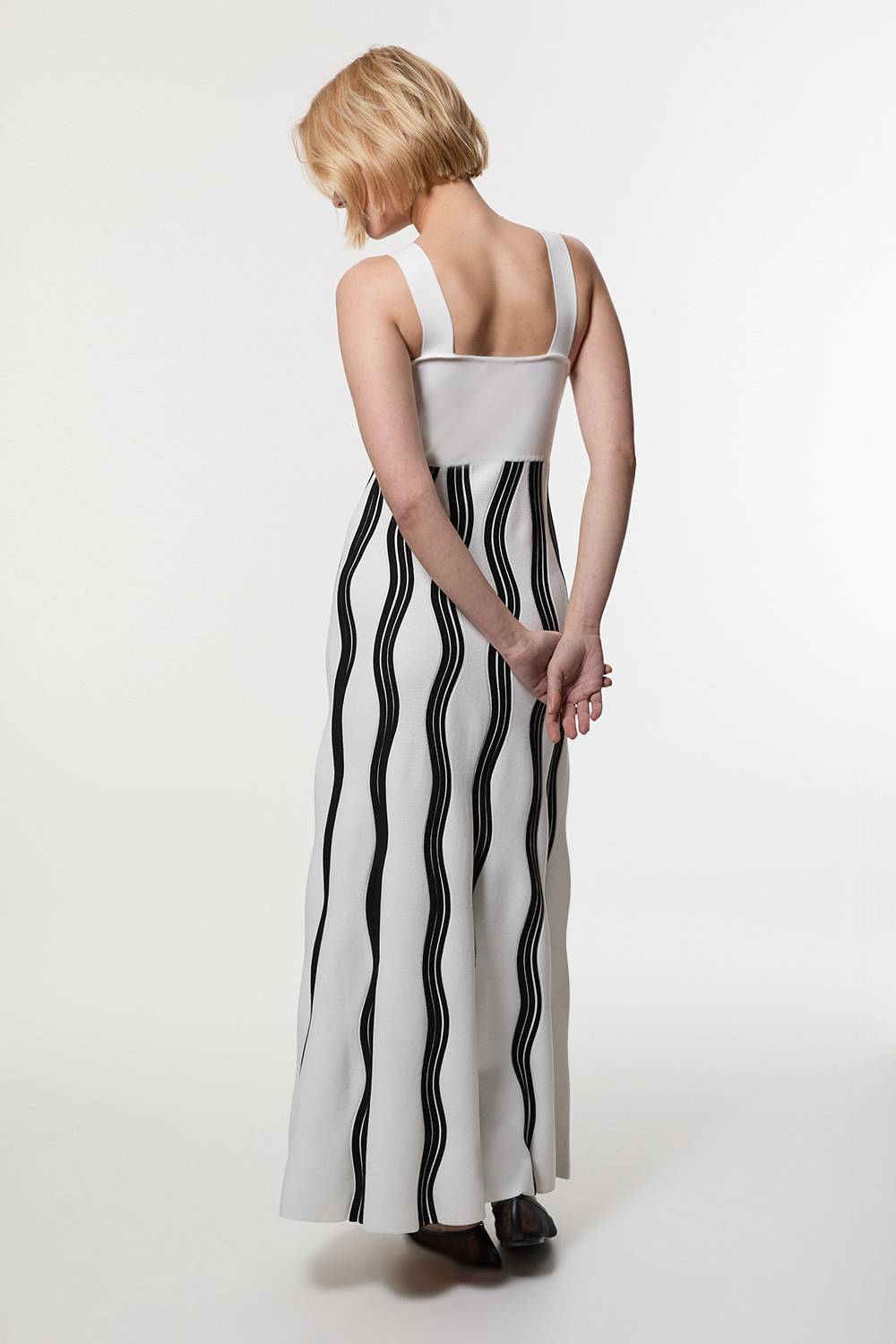KarenMillen Robe tricotée à bretelles A-line à mailles en vagues contrastées
