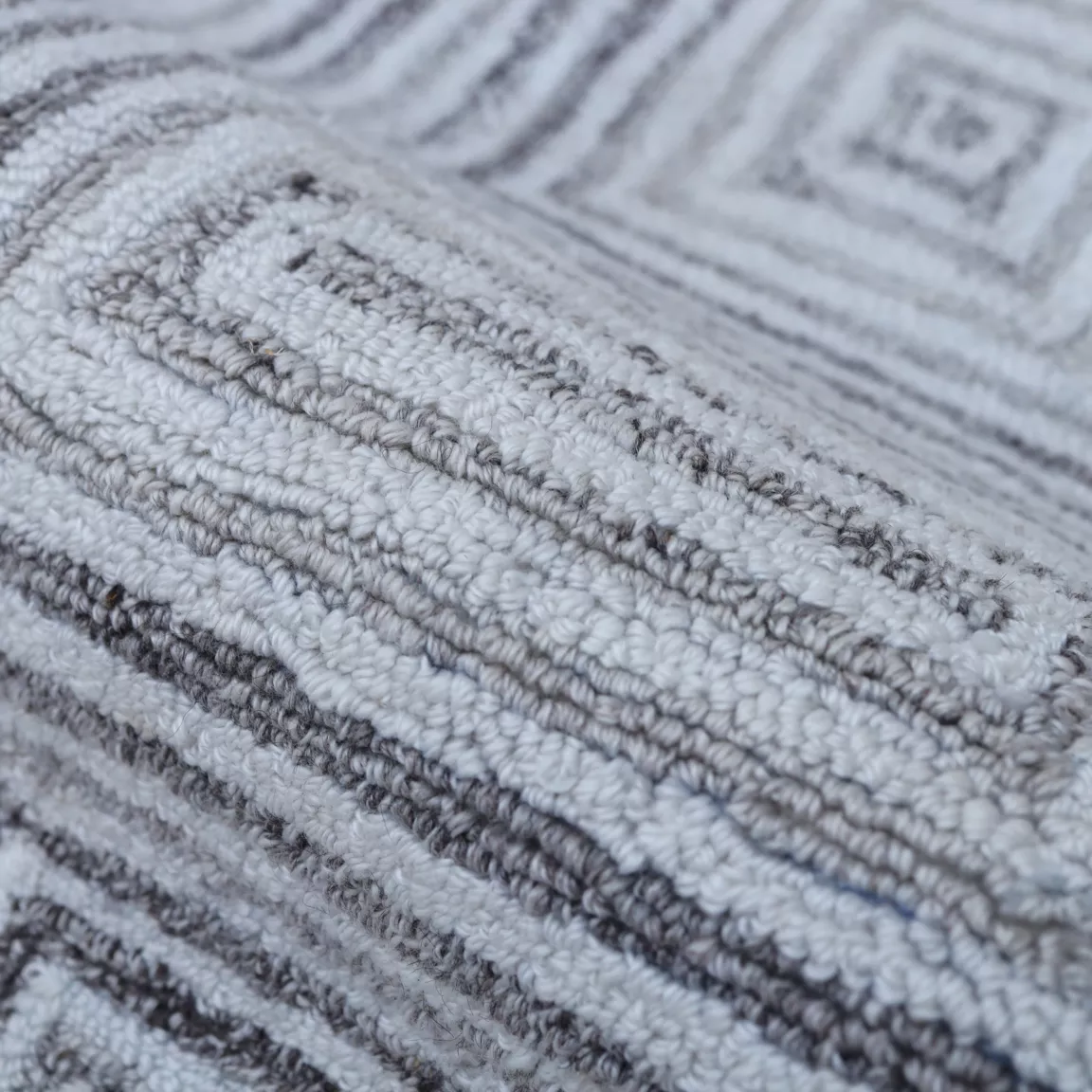 Tapis de salon rectangulaire matière recyclée tuftée (160 x 230 cm) Shelton Gris