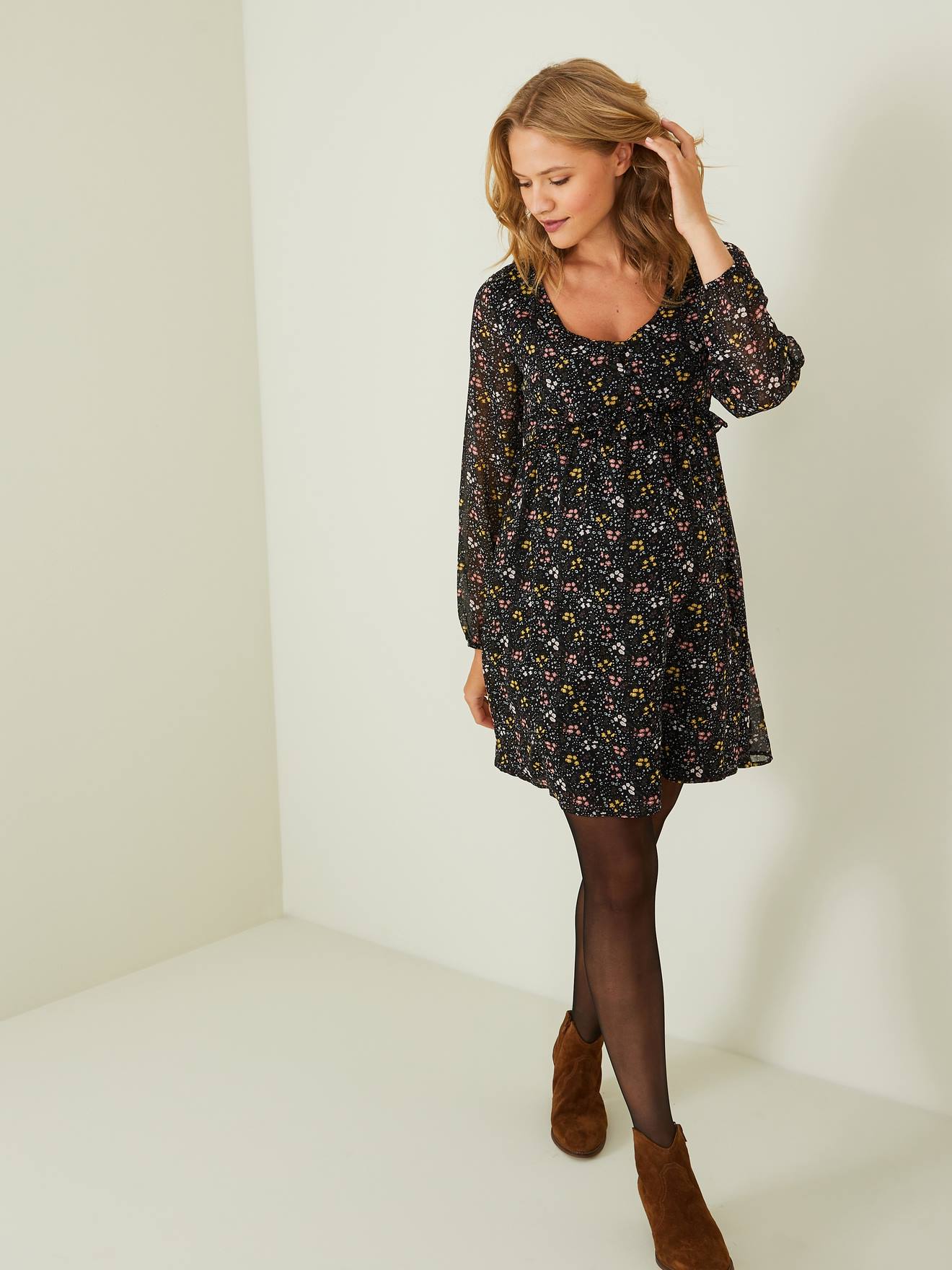 Vestido de maternidade em crepe estampado preto escuro