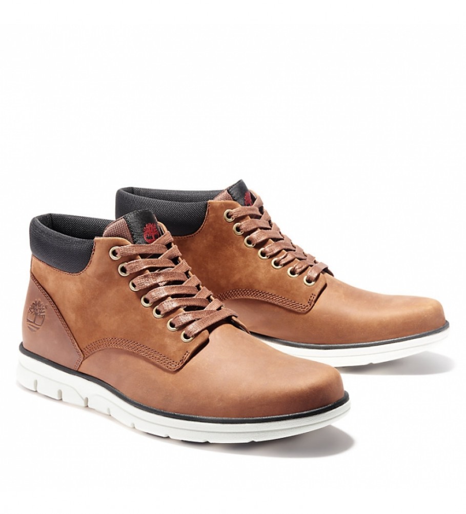 Tênis Timberland Bradstreet Chukka de cano alto em couro marrom escuro