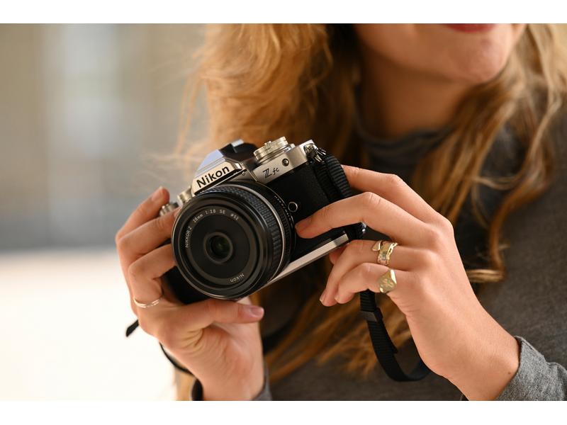 Nikon Fotokamera ZFC KIT 16-50 MM Einzigartige Systemkamera in klassischem Nikon-Design